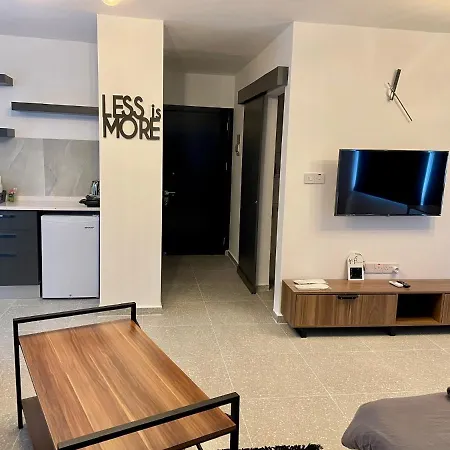 Mr. In Ortakoy , North + Wifi + Netflix アパート ニコシア