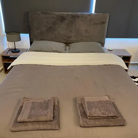 Mr. In Ortakoy , North + Wifi + Netflix アパート ニコシア