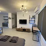 Апартаменти Mr. In Ortakoy , North + Wifi + Netflix Нікосія