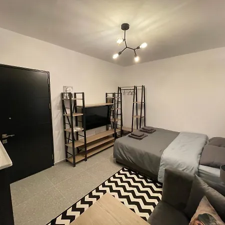 Mr. In Ortakoy , North + Wifi + Netflix *