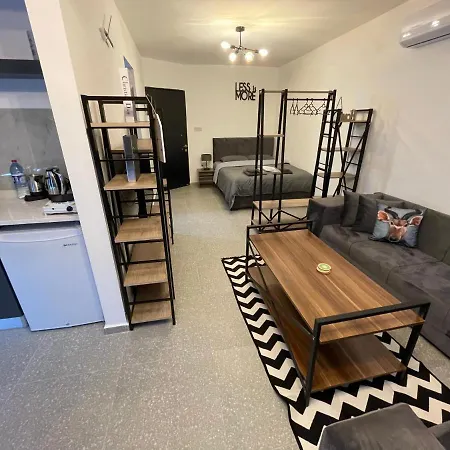 Mr. In Ortakoy , North + Wifi + Netflix