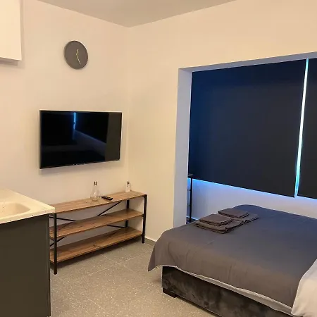 Апартаменти Mr. In Ortakoy , North + Wifi + Netflix Нікосія